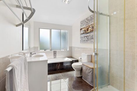 Photo of property in 1/64 Hogans Road, Glenfield, Auckland, 0629