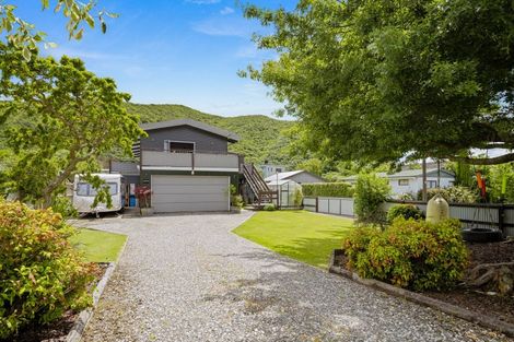 Photo of property in 14 Beach Road, Waikawa, Picton, 7220