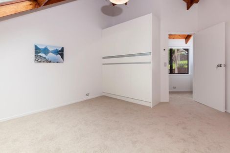 Photo of property in 2 George Laurenson Lane, Mount Roskill, Auckland, 1041