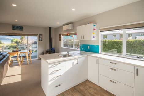 Photo of property in 11 Seafield Road, Duvauchelle, 7581