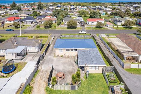 Photo of property in 32 Hood Street, Castlecliff, Whanganui, 4501