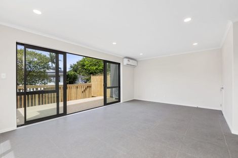 Photo of property in 10c Neilon Place, Northcross, Auckland, 0632