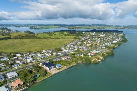 Photo of property in 11 Crispe Road, Clarks Beach, 2122