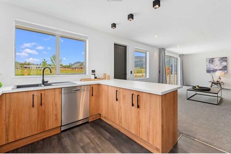 Photo of property in 6 Dingle Street, Lake Hawea, 9382