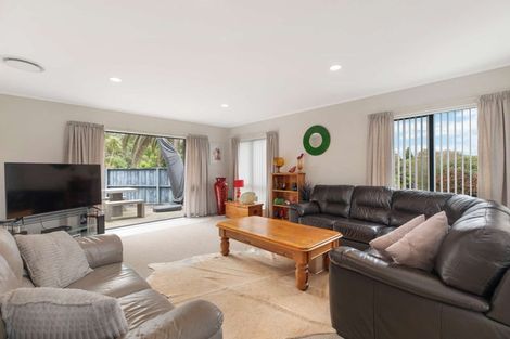 Photo of property in 8 Awaroa Stream Drive, Waiuku, 2123