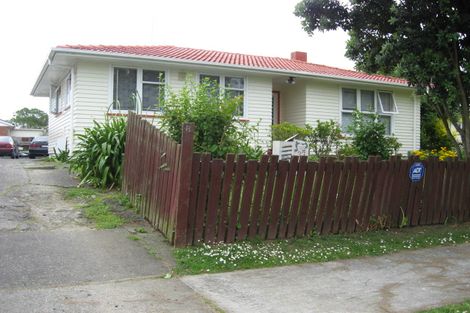 Photo of property in 33 Convair Crescent, Mangere, Auckland, 2022