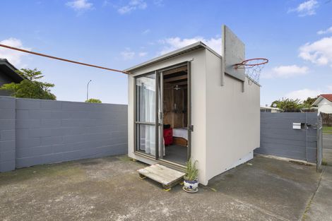 Photo of property in 16 Damian Way, Weymouth, Auckland, 2103