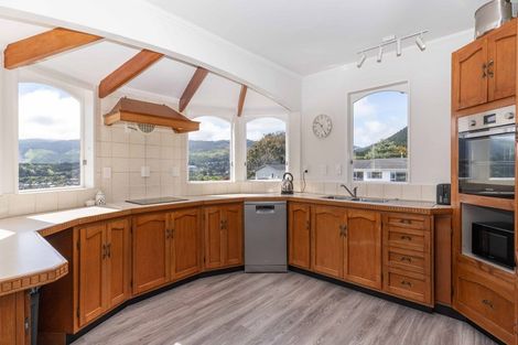 Photo of property in 52 Oriel Avenue, Tawa, Wellington, 5028