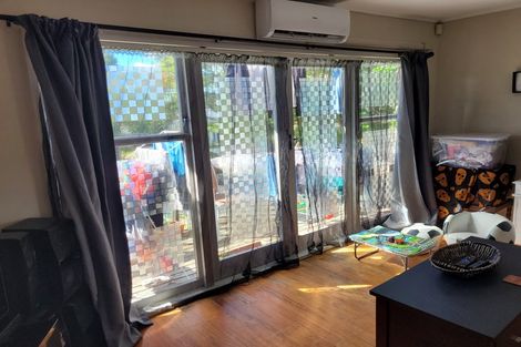 Photo of property in 19 Titchener Street, New Lynn, Auckland, 0600