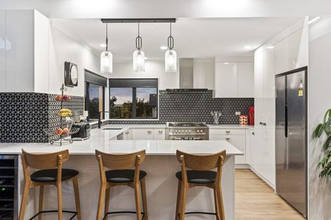 Photo of property in 41 Quadrant Heights, Paraparaumu, 5032