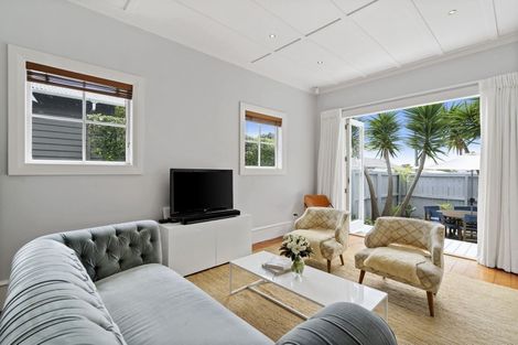 Photo of property in 1/20 Gladstone Road, Northcote, Auckland, 0627