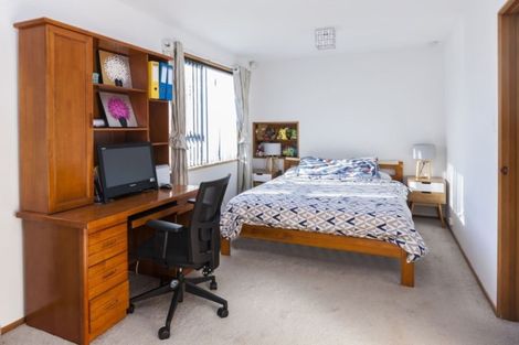 Photo of property in 20 Sheraton Place, Redwood, Christchurch, 8051