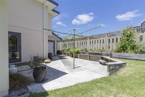 Photo of property in 99 Wade River Road, Stanmore Bay, Whangaparaoa, 0932