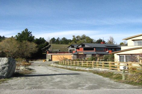 Photo of property in 14 Milward Place, Kelvin Heights, Queenstown, 9300