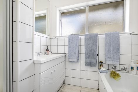 Photo of property in 16 Damian Way, Weymouth, Auckland, 2103