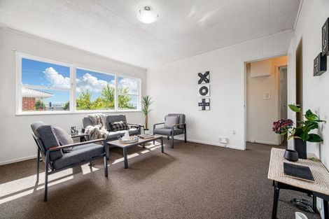 Photo of property in 2/219 Swanson Road, Henderson, Auckland, 0610