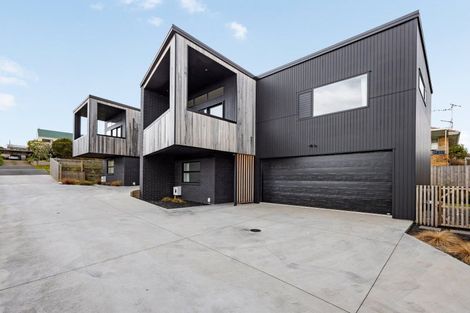 Photo of property in 2/7 Tarbett Road, Hillcrest, Hamilton, 3216