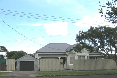 Photo of property in 9 Kiwi Road, Stanley Point, Auckland, 0624