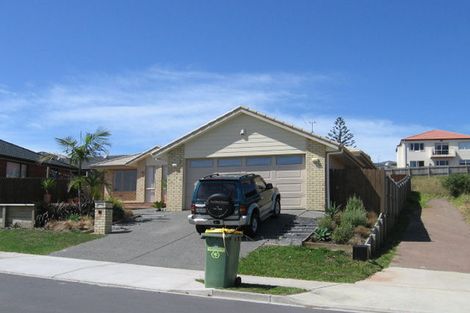 Photo of property in 17 Gleanor Avenue, Oteha, Auckland, 0632