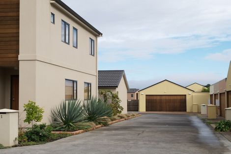 Photo of property in 15 Puma Drive, Golflands, Auckland, 2013