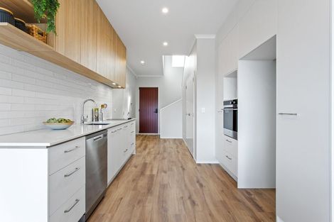 Photo of property in 27 William Calvert Drive, Swanson, Auckland, 0614