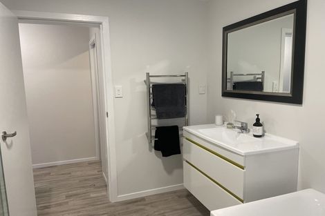 Photo of property in 57 Laingholm Drive, Laingholm, Auckland, 0604