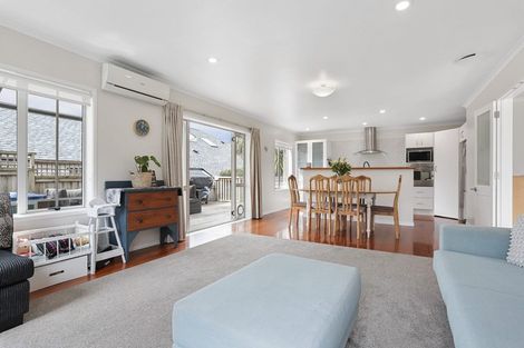 Photo of property in 46 Lagoon Way, West Harbour, Auckland, 0618