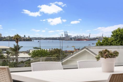 Photo of property in 2/2 Milton Road, Northcote Point, Auckland, 0627