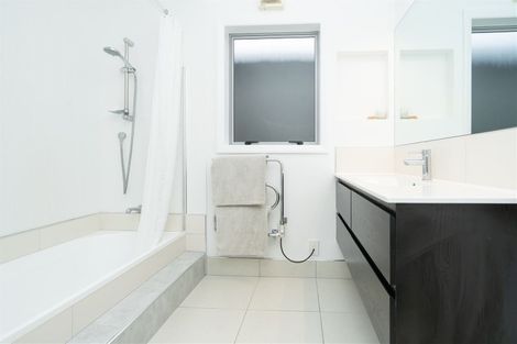 Photo of property in 24 Splitt Avenue, Glenview, Hamilton, 3206