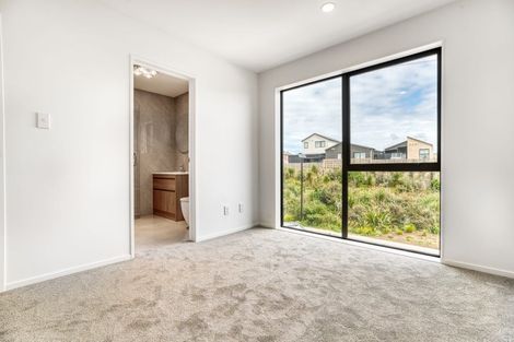 Photo of property in 10 Papai Lane, Massey, Auckland, 0614
