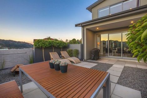 Photo of property in 129 Woodman Drive, Tawa, Wellington, 5028