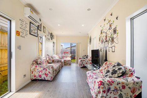 Photo of property in 49a Senator Drive, Manurewa, Auckland, 2105