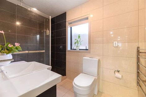 Photo of property in 99a Awaroa Road, Sunnyvale, Auckland, 0612