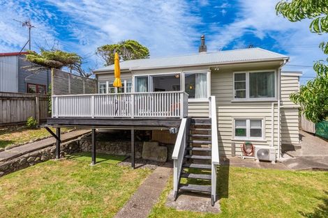 Photo of property in 25 Golf Road, Paraparaumu Beach, Paraparaumu, 5032