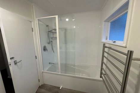 Photo of property in 18 Saulbrey Grove, Woburn, Lower Hutt, 5010