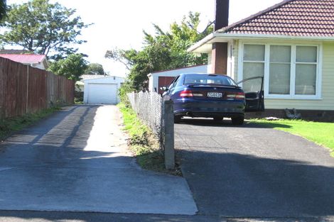 Photo of property in 19a London Street, Te Atatu Peninsula, Auckland, 0610