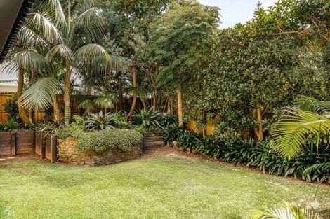 Photo of property in 1/60 Milford Road, Milford, Auckland, 0620