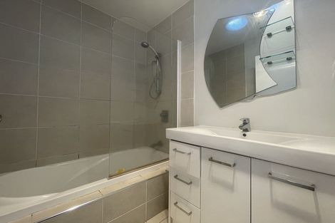 Photo of property in 7 Merlot Way, Te Atatu South, Auckland, 0610