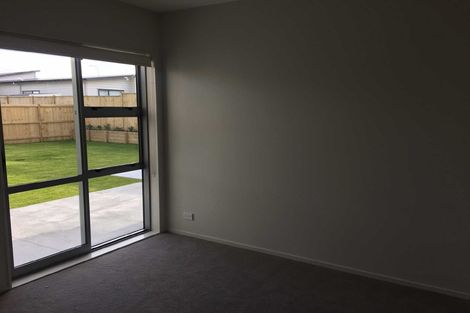 Photo of property in 12 Kaimanawa Road, Karaka, Papakura, 2113