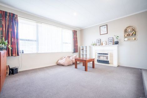 Photo of property in 37 Humphries Place, Awapuni, Palmerston North, 4412