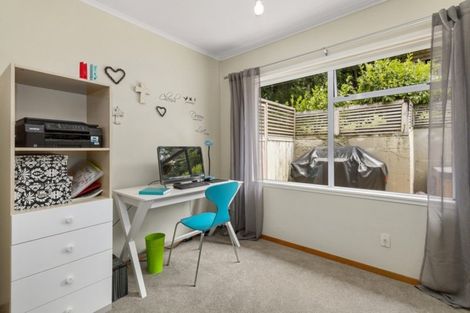 Photo of property in 76 Redwood Avenue, Tawa, Wellington, 5028