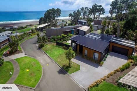 Photo of property in 15 Shearer Drive, Oakura, 4314