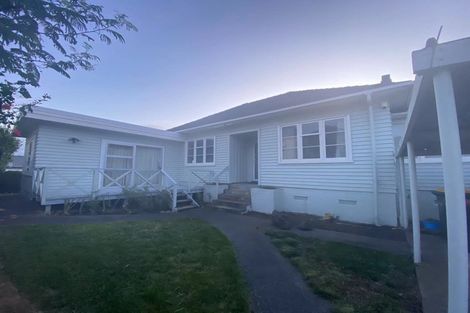 Photo of property in 13 Waiohua Road, Greenlane, Auckland, 1061