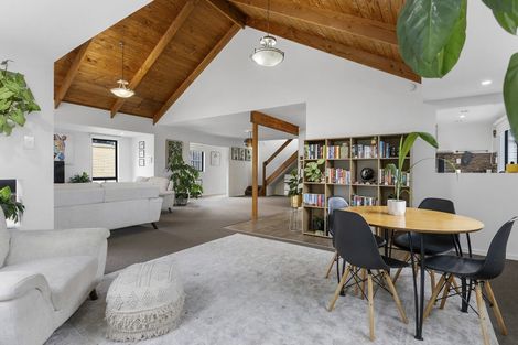 Photo of property in 50 Lagoon Way, West Harbour, Auckland, 0618