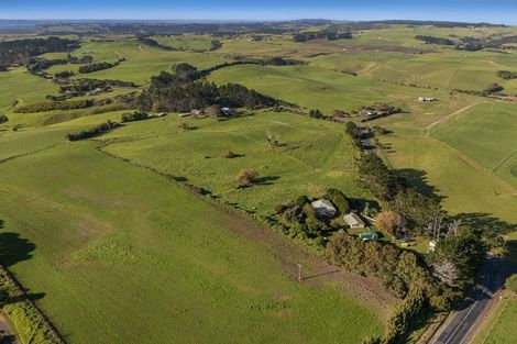 Photo of property in 2640 South Head Road, South Head, Helensville, 0874