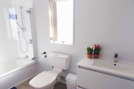 Photo of property in 107 Ashton Fitchett Drive, Brooklyn, Wellington, 6021