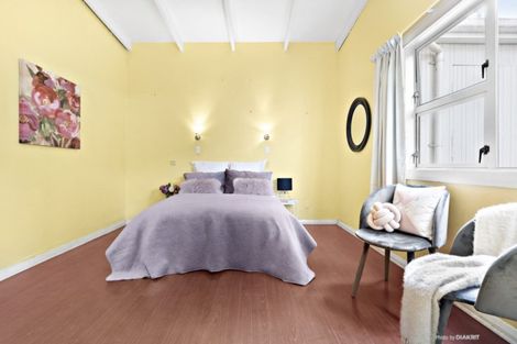 Photo of property in 7 Nevay Road, Miramar, Wellington, 6022