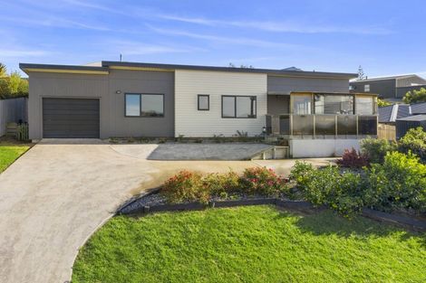 Photo of property in 18 Puka Place, Raglan, 3225