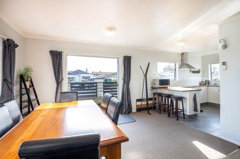 Photo of property in 3/10 Karamu Street, Strandon, New Plymouth, 4312
