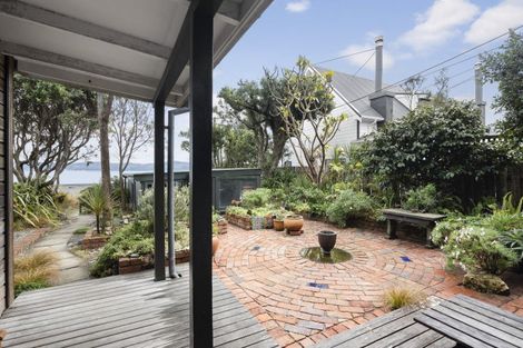 Photo of property in 157 Marine Parade, Eastbourne, Lower Hutt, 5013